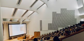 Checkout iOS smartphone apps that students must have