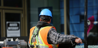 Is Online Safety Training Accepted by U.S. Employers? Man with hard hat and vest working in hazardous setting